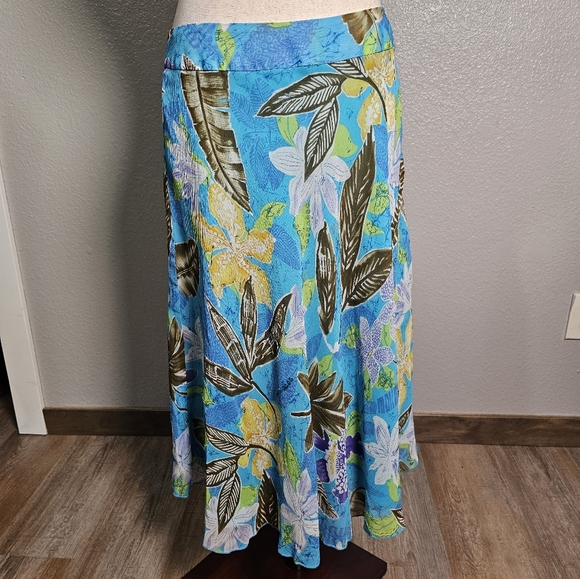 Laura Ashley 100% Silk Floral Leaf Patern A-Line Skirt Size 10 P - Picture 2 of 10